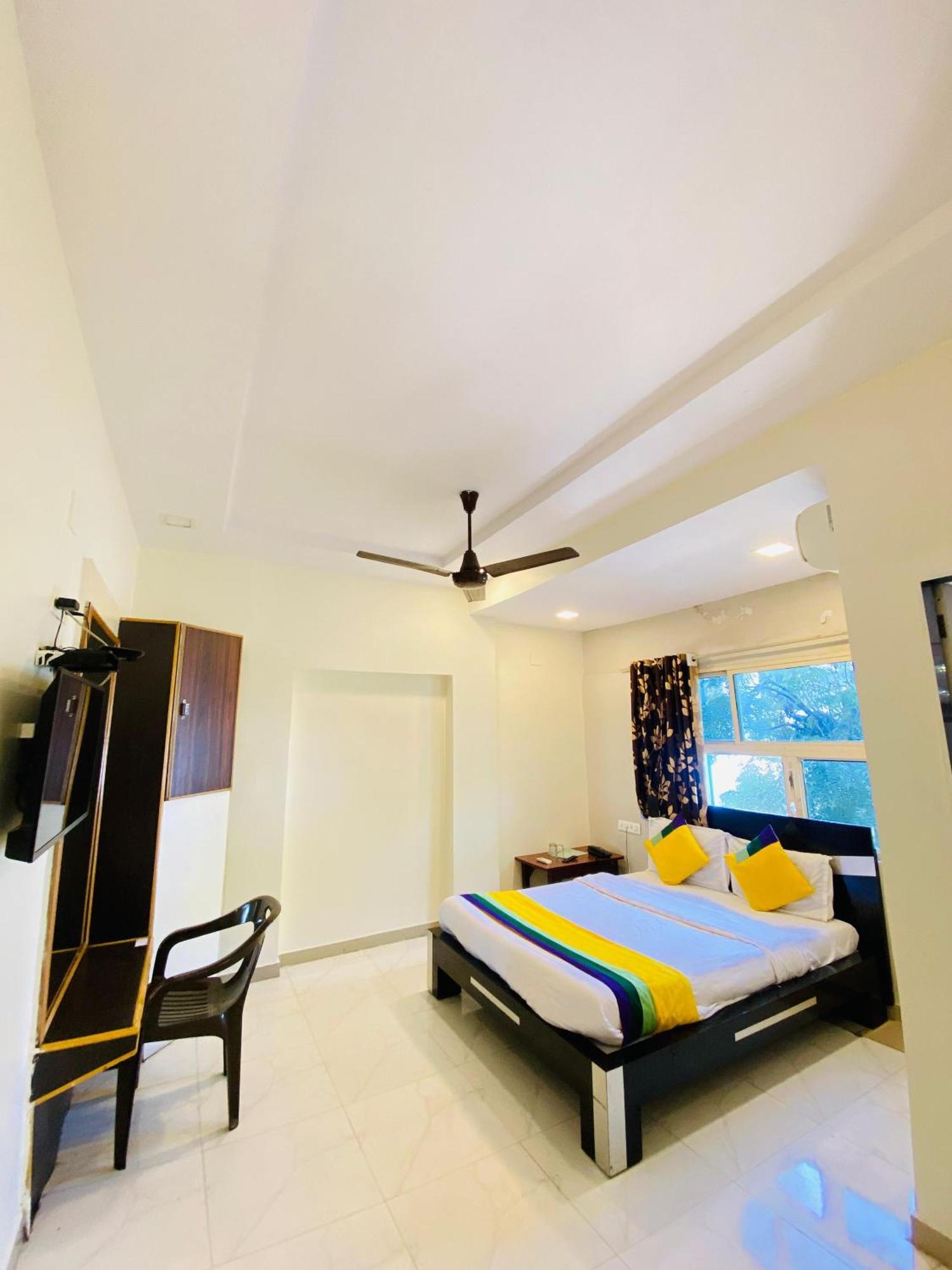 Hotel Aakash Navrangpura Ahmedabad Exterior photo