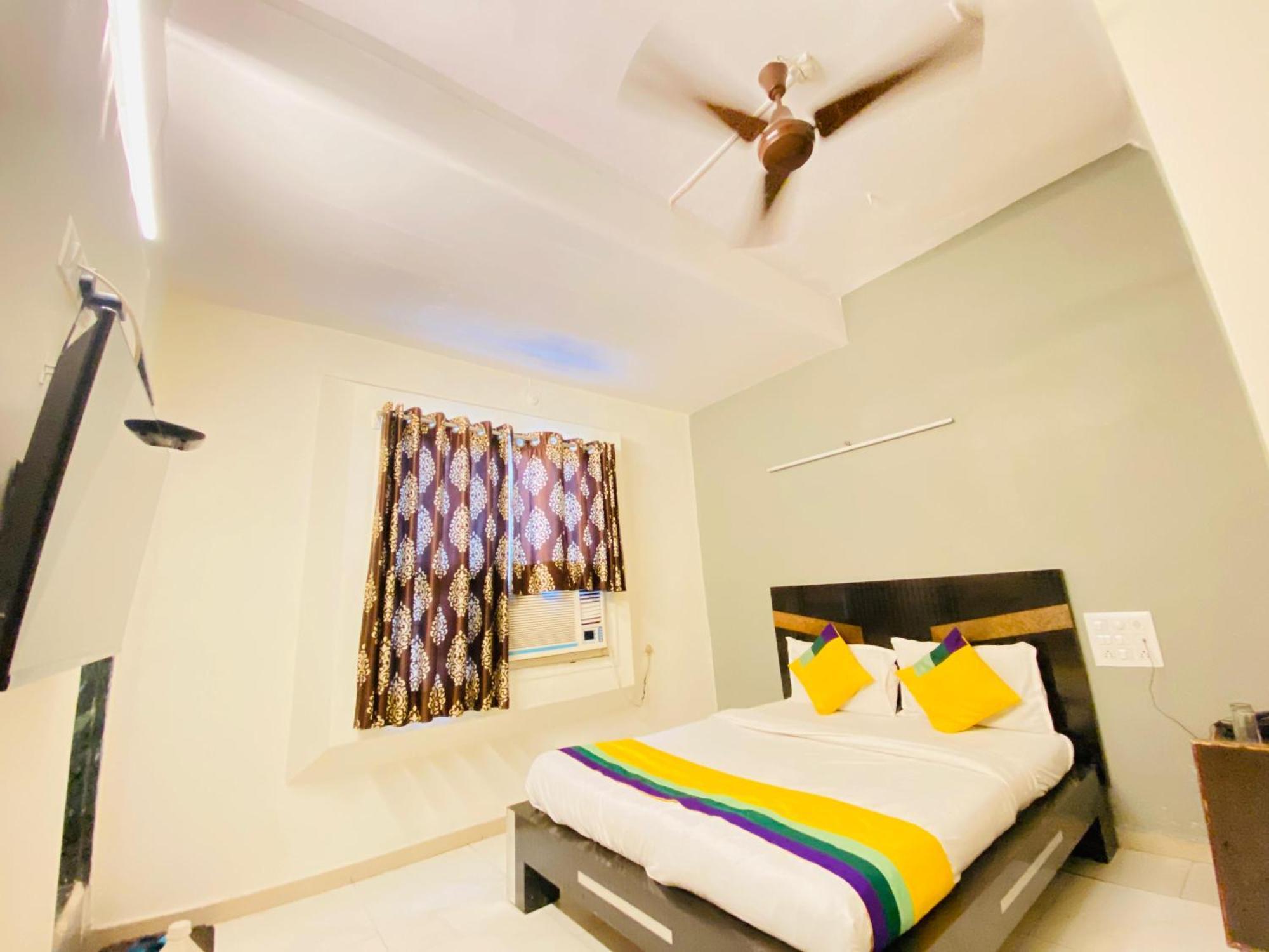 Hotel Aakash Navrangpura Ahmedabad Exterior photo